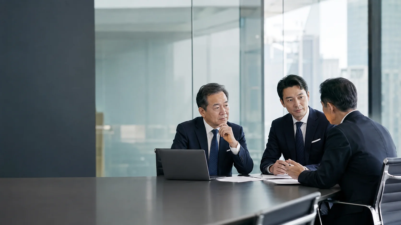 コンサルティング会社の事業承継を相談する経営者・後継者候補・M&Aアドバイザー